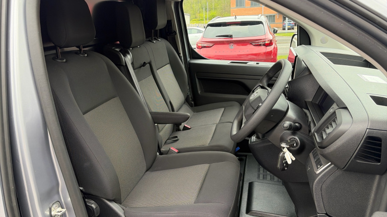 Vauxhall Vivaro L1 Diesel 1.5 Turbo D 120 Pro H1 Van